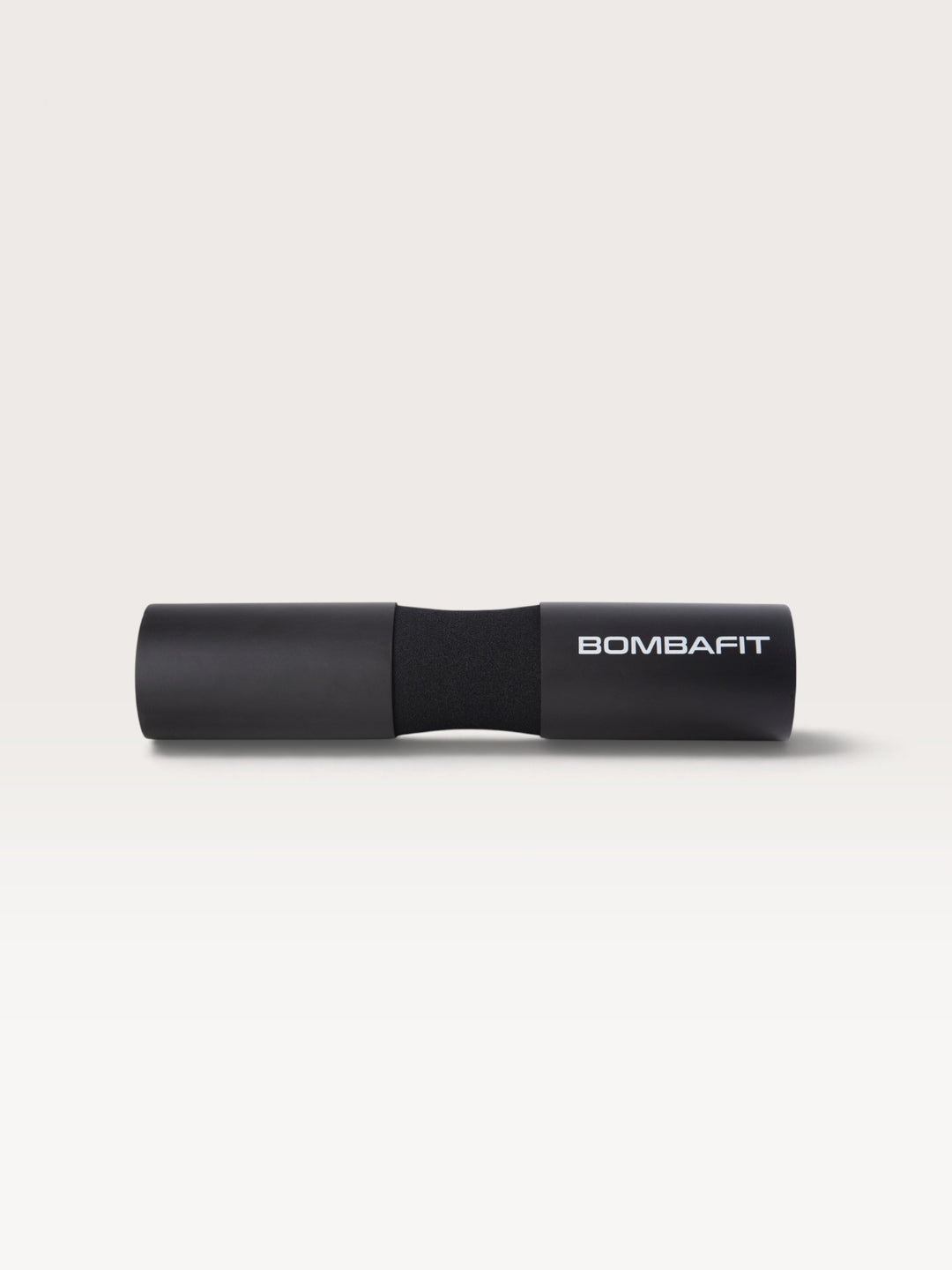 Bilanciere imbottito Bombafit nero per squat, realizzato in schiuma densa per il massimo comfort durante l'allenamento.