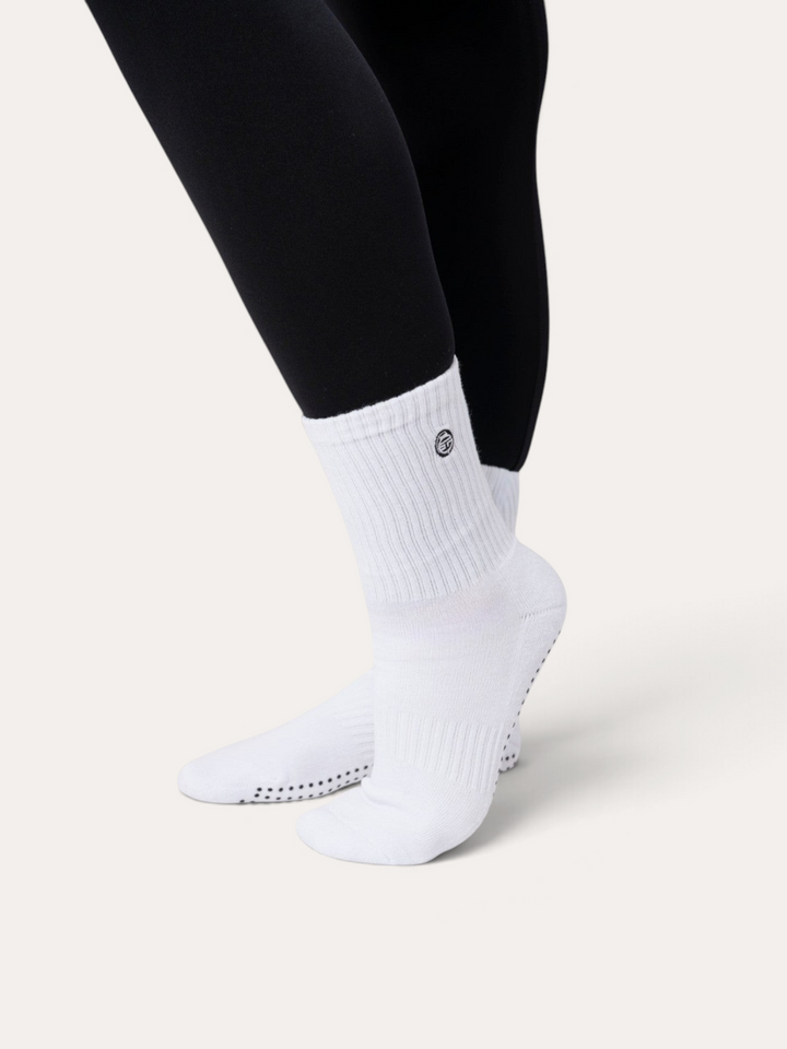 Calzini antiscivolo bianchi Bombafit con suola grip in silicone e polsino a coste per yoga e pilates
