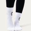 Calzini sportivi bianchi Bombafit con grafica Ectoplasma nera, indossati su leggings neri
