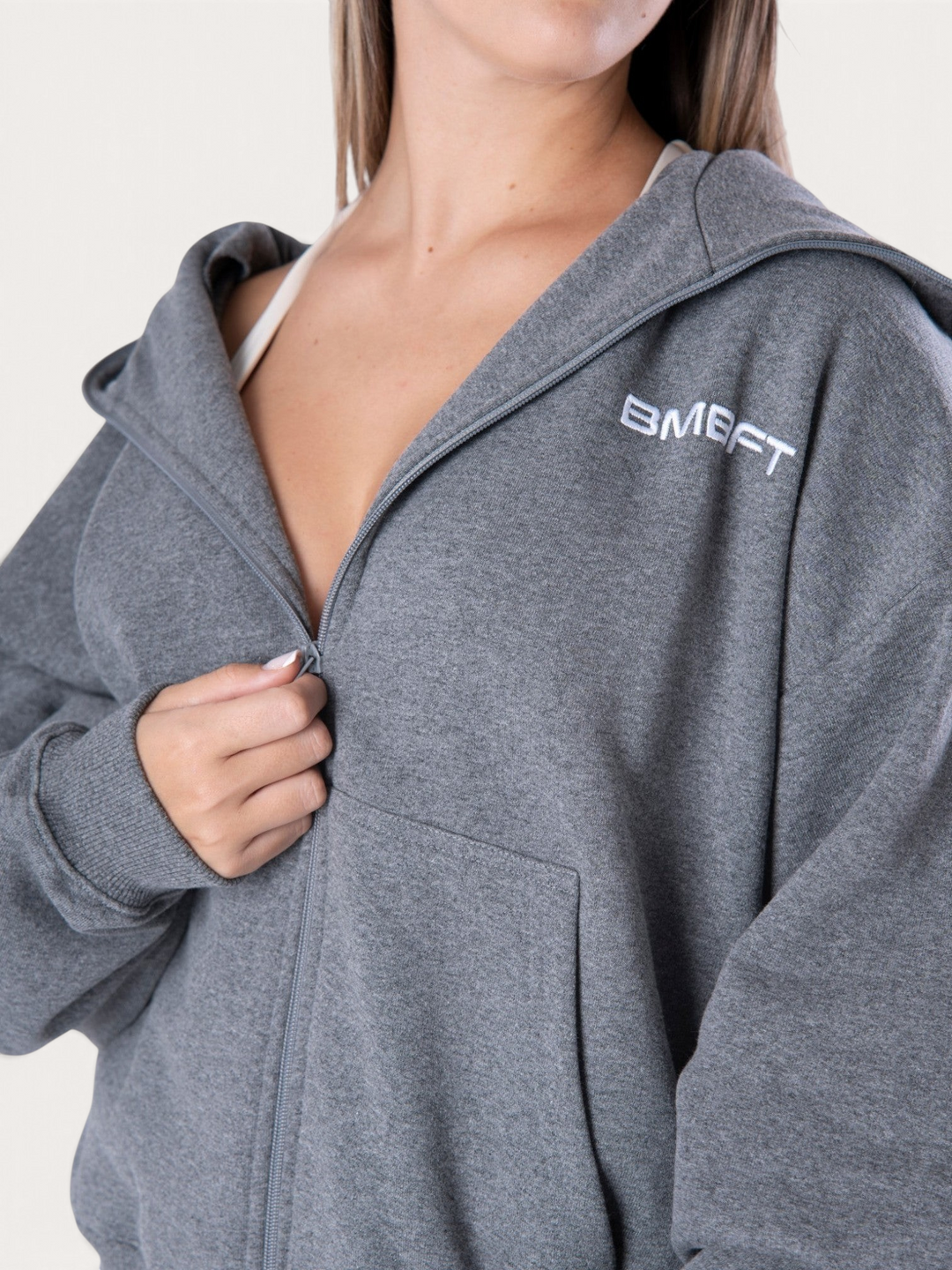Felpa con cappuccio Bombafit Flux grigio melange con zip frontale e logo ricamato sul petto