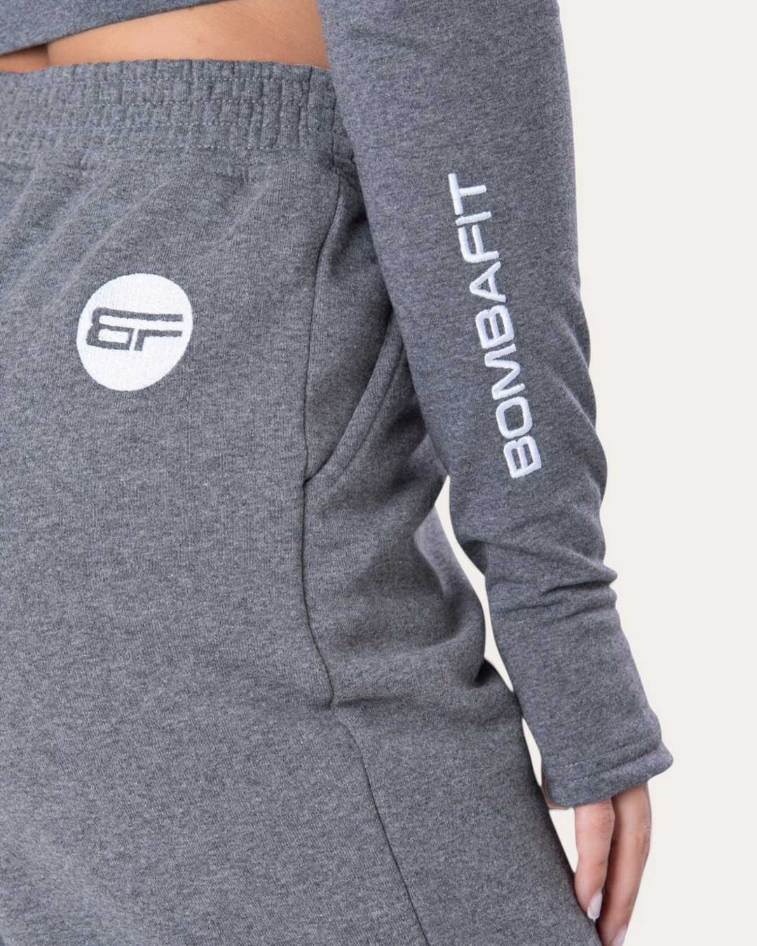 Felpa corta Bombafit Flux Mini in grigio melange con logo bianco sulla manica e sul fianco