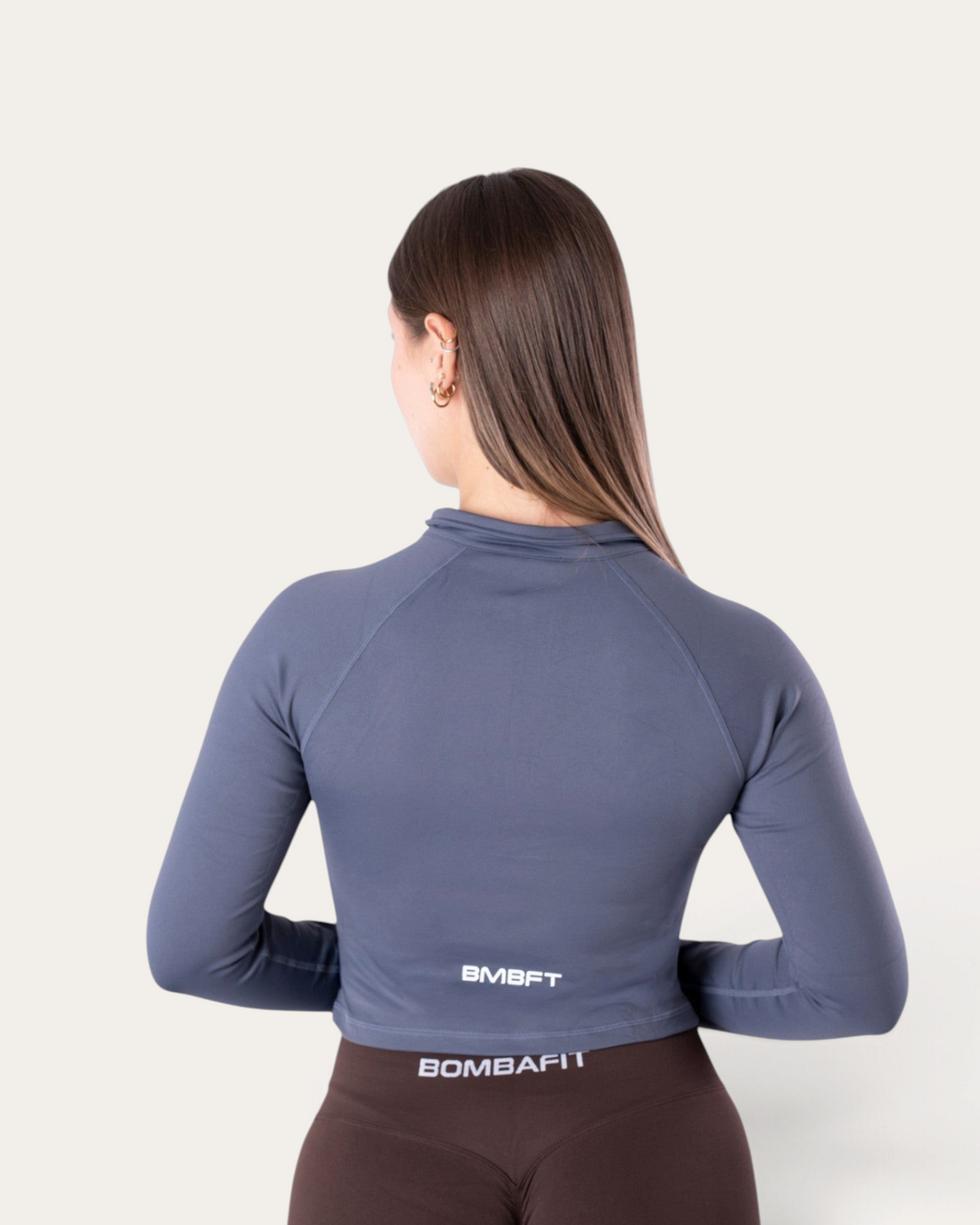 Giacca sportiva a maniche lunghe Bombafit color acciaio con zip e logo posteriore, vista posteriore