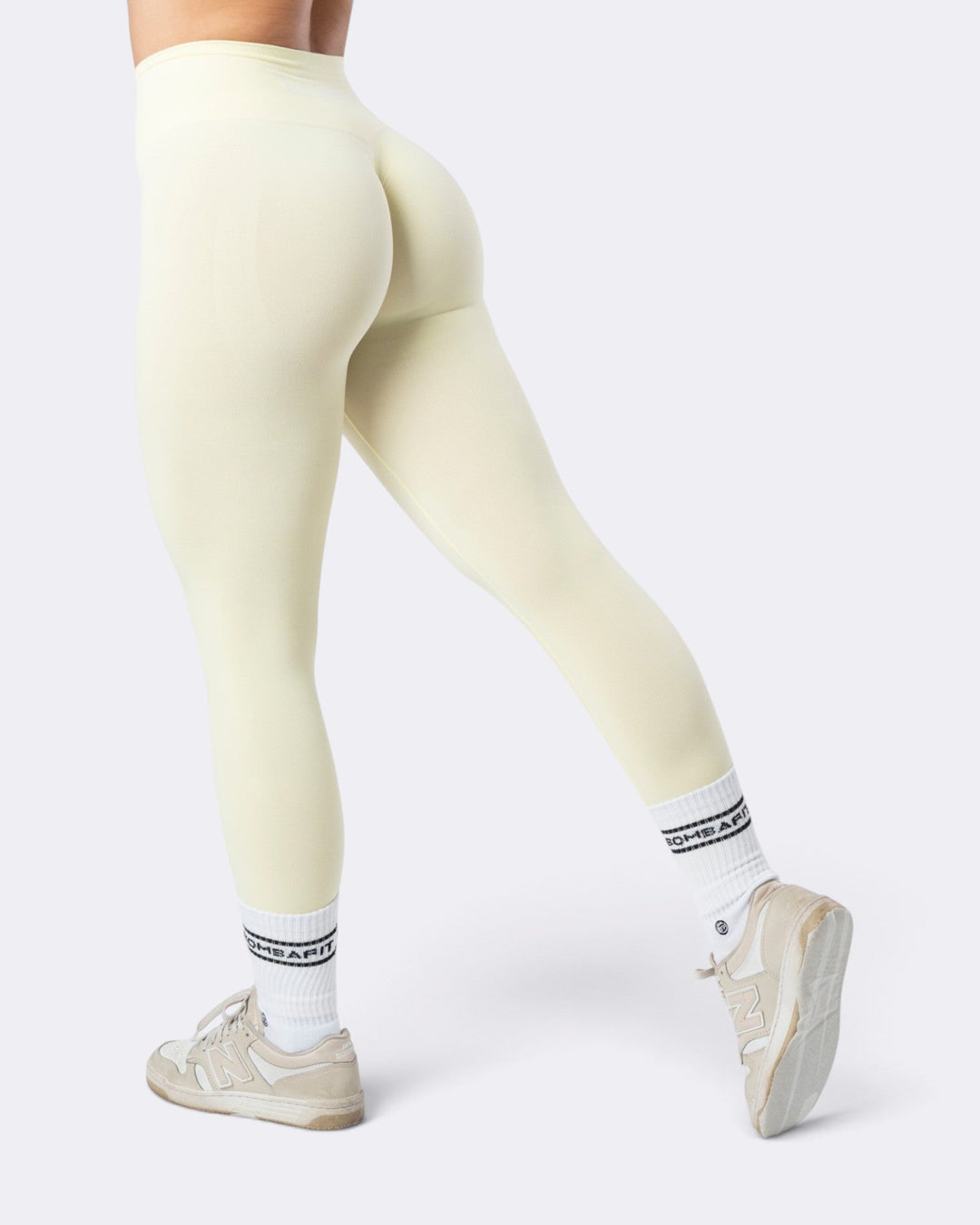 Leggings Bombafit Arya Seamless a vita alta color giallo soft, tessuto tecnico traspirante ed elastico