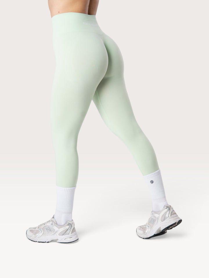 Leggings Bombafit Arya Seamless a vita alta color verde soft con effetto push-up e tessuto traspirante
