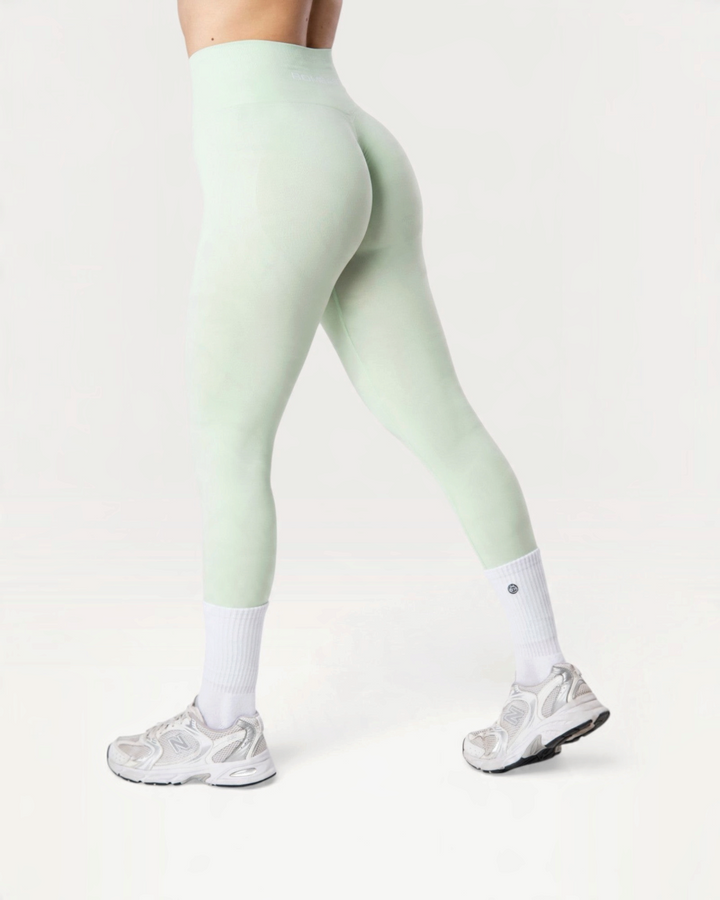 Leggings Bombafit Arya Seamless a vita alta color verde soft con effetto push-up e tessuto traspirante
