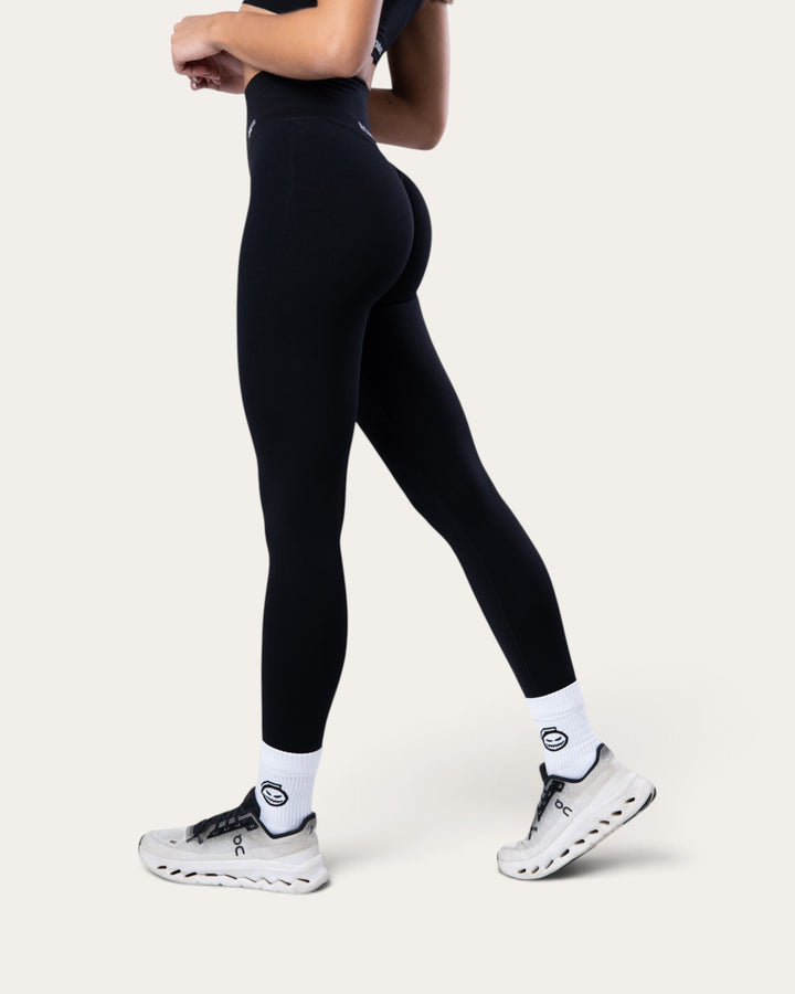 Leggings Bombafit Nyx neri a vita alta con effetto push up, design senza cuciture per allenamento fitness.