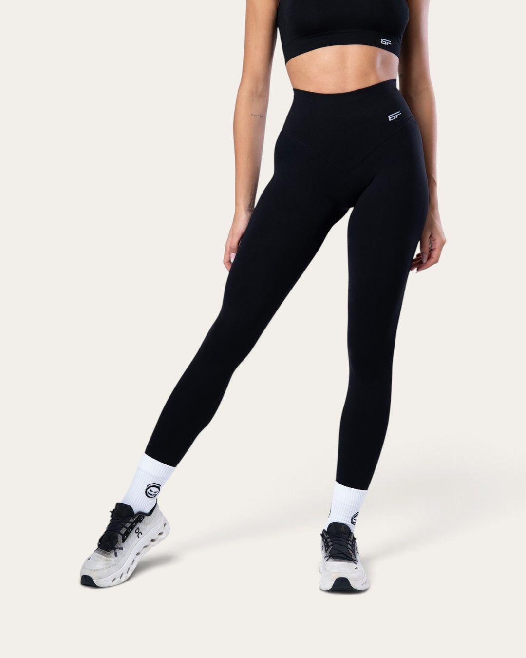 Leggings Bombafit Nyx neri a vita alta con effetto push-up e design senza cuciture indossati da una modella