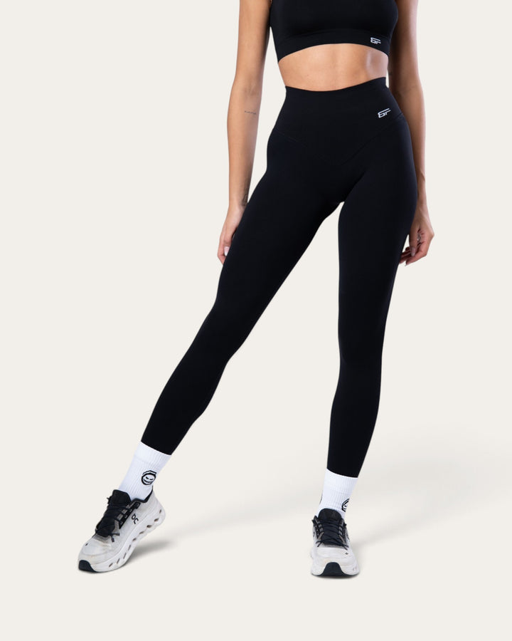 Leggings Bombafit Nyx neri a vita alta con effetto push-up e design senza cuciture indossati da una modella