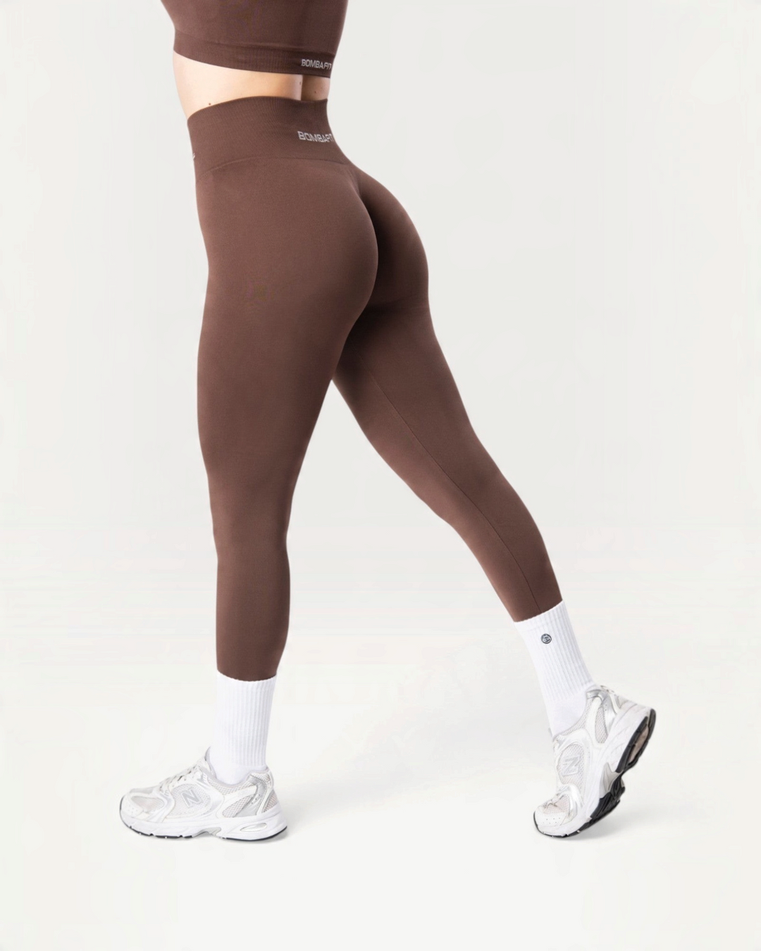 Leggings Bombafit Everyday Seamless marroni a vita alta con tessuto tecnico elasticizzato e logo discreto