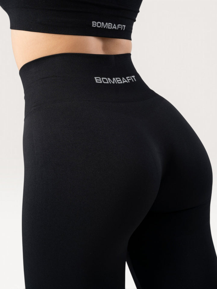 Leggings Bombafit Comfort Seamless neri a vita alta con effetto push-up e logo in vista