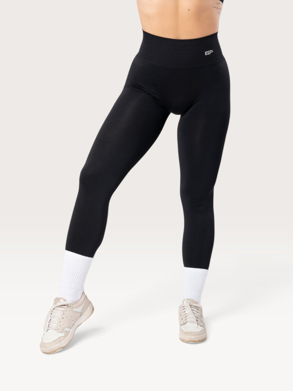 Leggings Bombafit Everyday Seamless neri a vita alta, realizzati in tessuto tecnico traspirante ed elasticizzato.