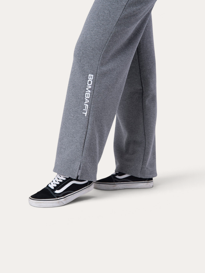 Pantaloni della tuta Bombafit Flux grigio melange con logo verticale sulla gamba e spacchetto laterale sul fondo