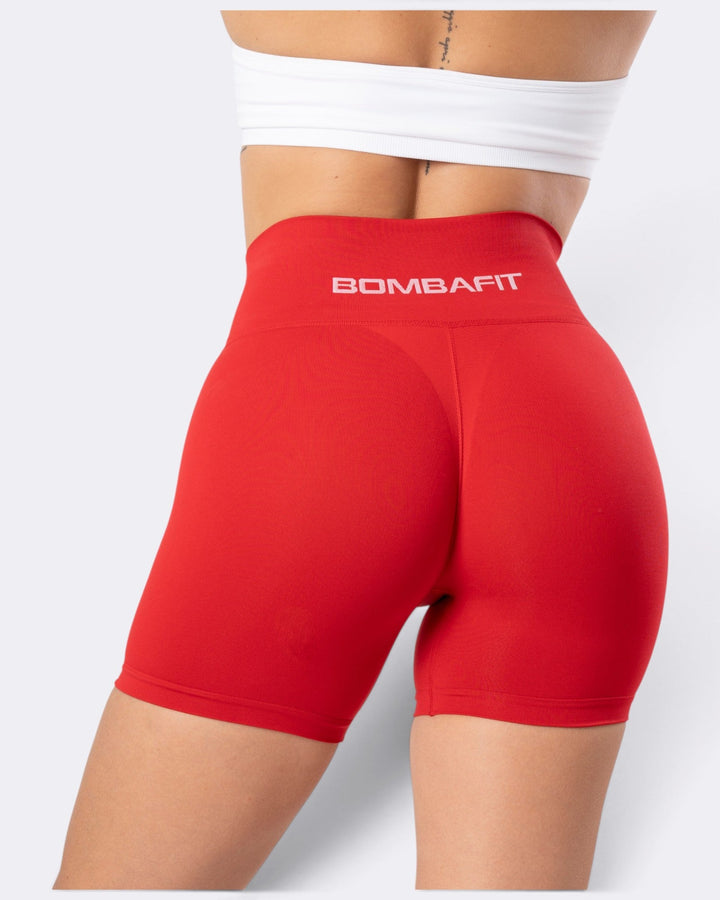 Shorts sportivi Bombafit Atena Seamless a vita alta color rosso aurora con logo posteriore per fitness e yoga