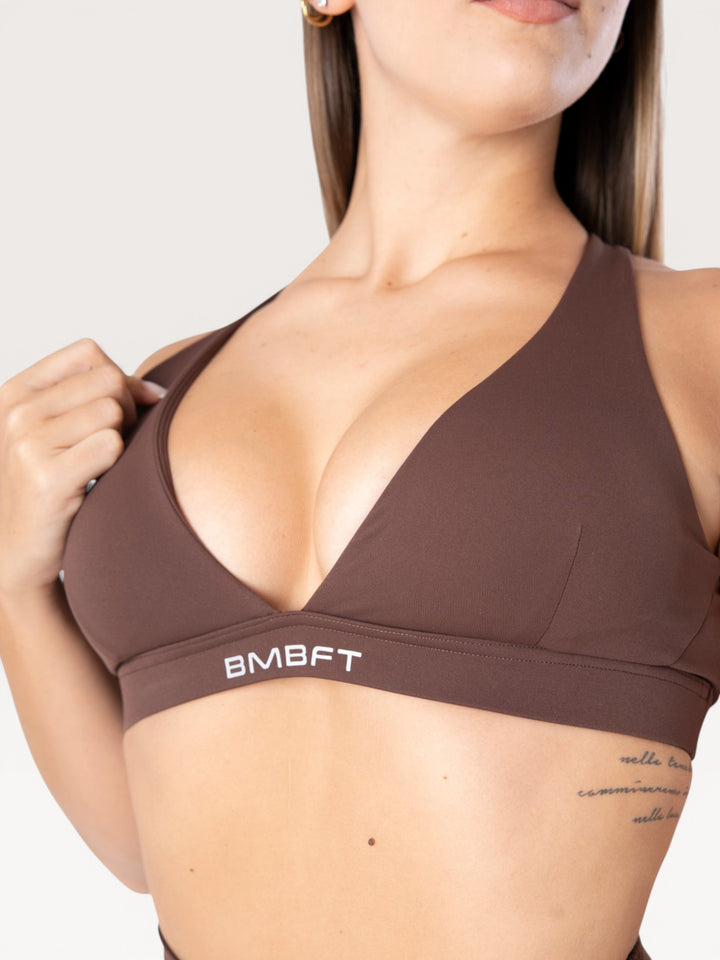 Top sportivo Bombafit marrone con effetto push-up, fascia sottoseno con logo BMBFT e tessuto elasticizzato aderente