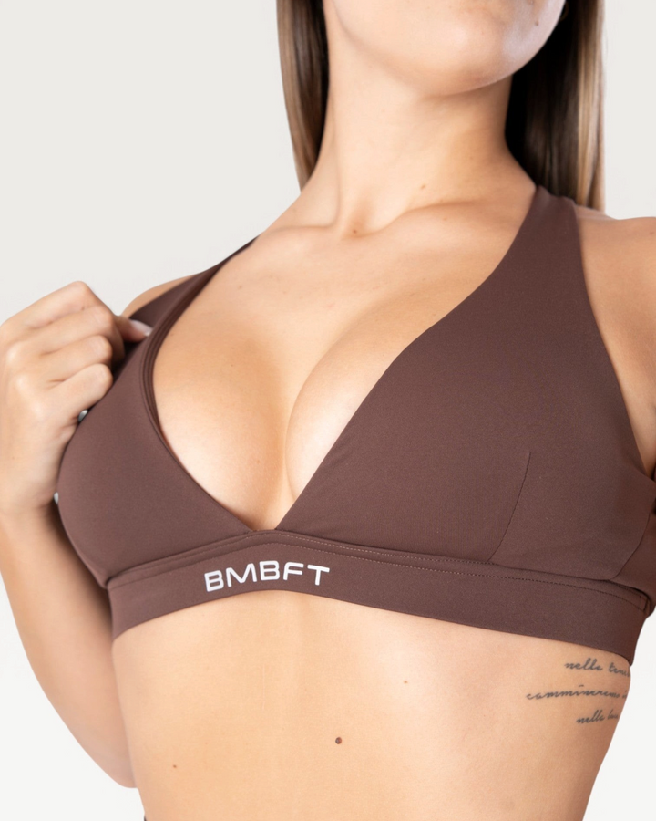 Top sportivo Bombafit marrone con effetto push-up, fascia sottoseno con logo BMBFT e tessuto elasticizzato aderente